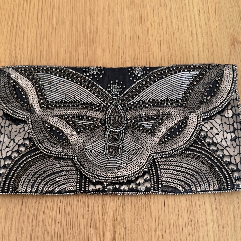 Elegant Black and Silver Beaded Clutch